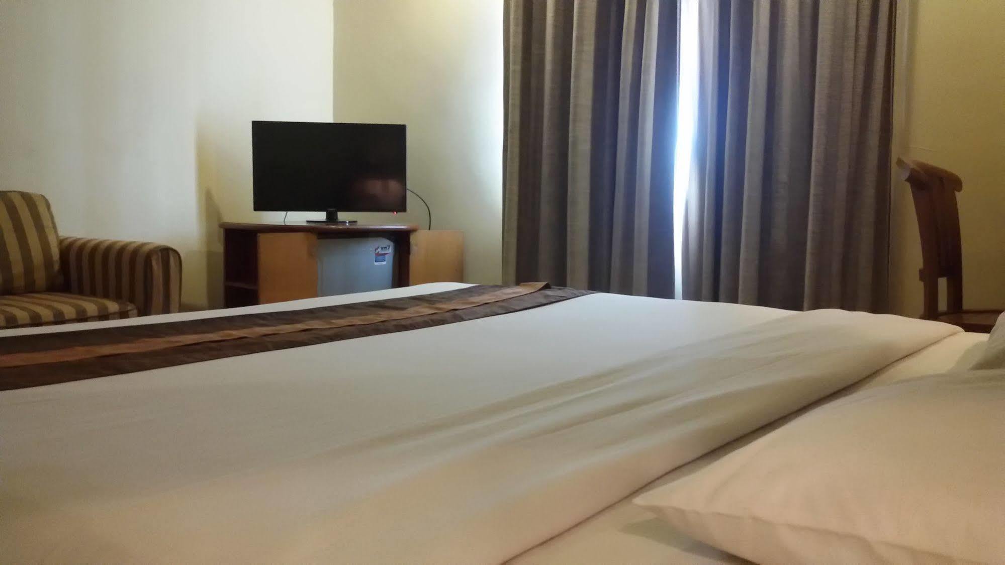 Hotel Bulevar Tanjung Duren Jakarta Exteriör bild