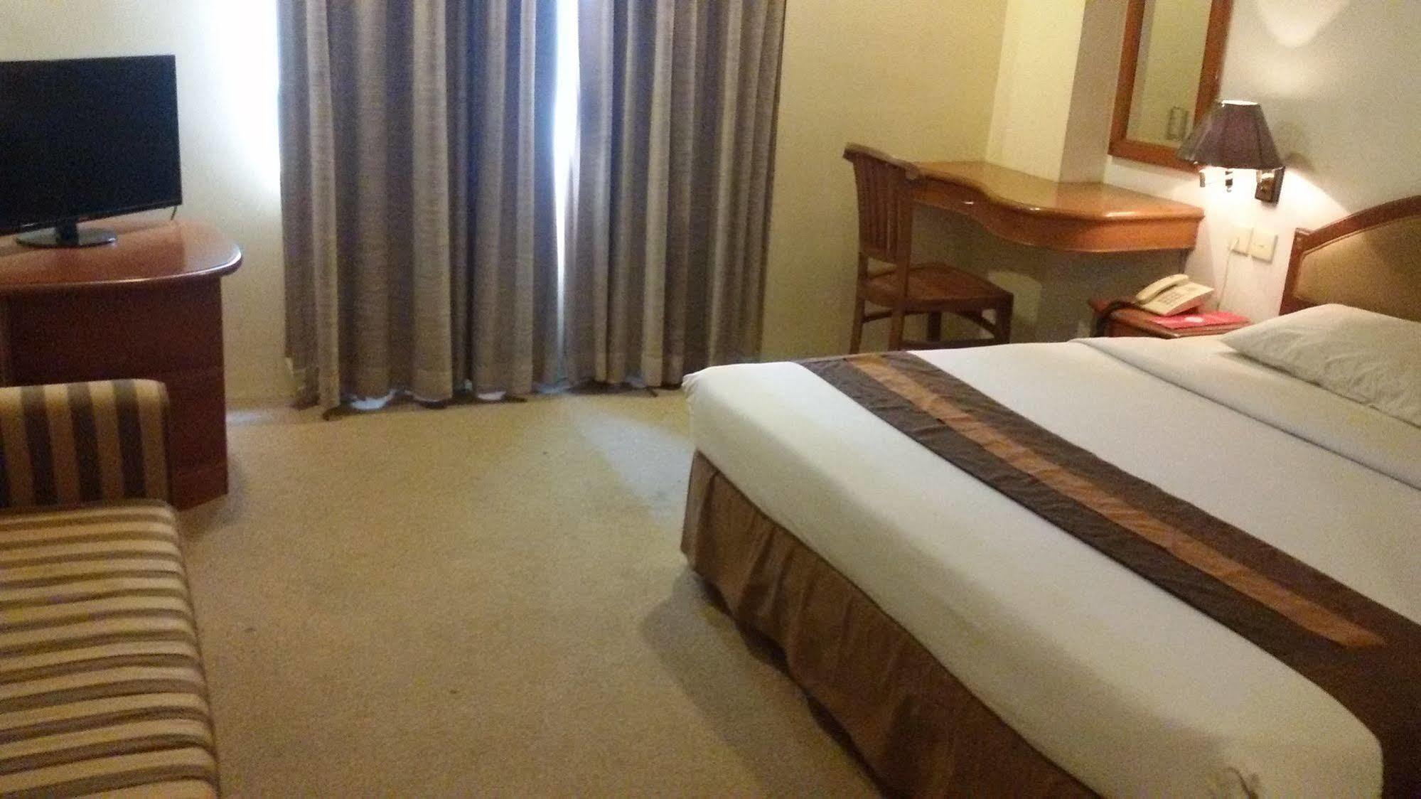 Hotel Bulevar Tanjung Duren Jakarta Exteriör bild